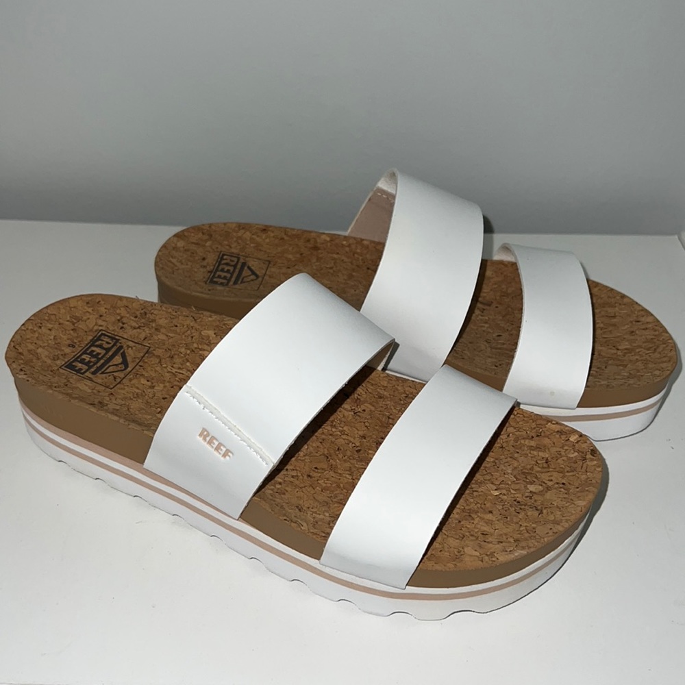 NWT Reef white cloud sandals - size 6